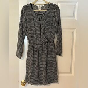 Max Studio sz small black and white geometric pattern dress with v neck top